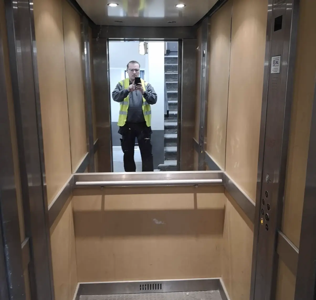 Thermoformage film Cover Styl sur angle de porte par un poseur certifié